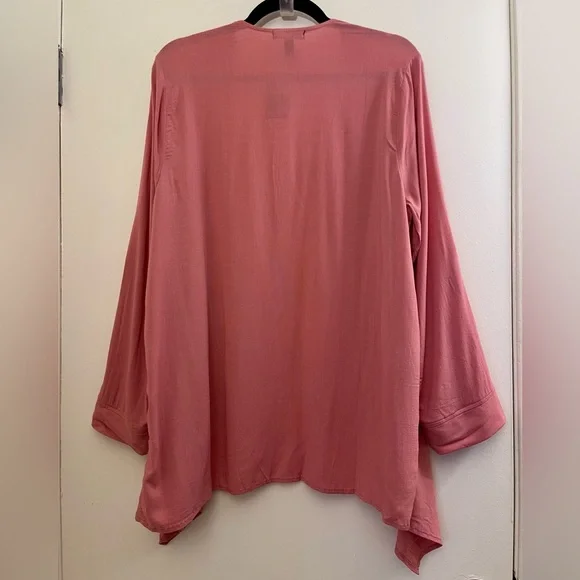 Torrid Pink Drape Kimono with Asymmetrical Hem - Picture 3 of 6